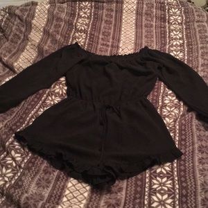 Black long sleeve off the shoulder romper ✨